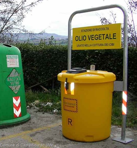 stazione di raccolta di olio da cucina usato nel comune di Castelfidardo (AN)