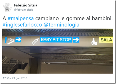 foto con cartello BABY PIT STOP. Tweet di Fabrizio Sitzia: A #malpensa cambiano le gomme ai bambini. #inglesefarlocco